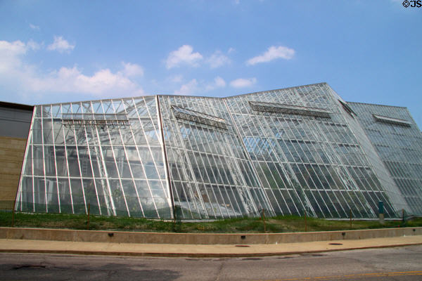 Eleanor Armstrong Smith Glasshouse (2003) of Cleveland Botanical Garden. Cleveland, OH. Architect: Graham Gund Architects.