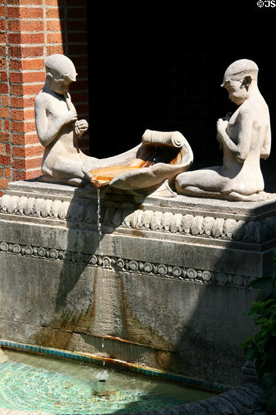 Sculpture in courtyard of Jordan Schnitzer Museum of Art. Eugene, OR.
