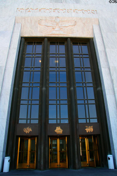 Entrance portal of Oregon State Capitol. Salem, OR.