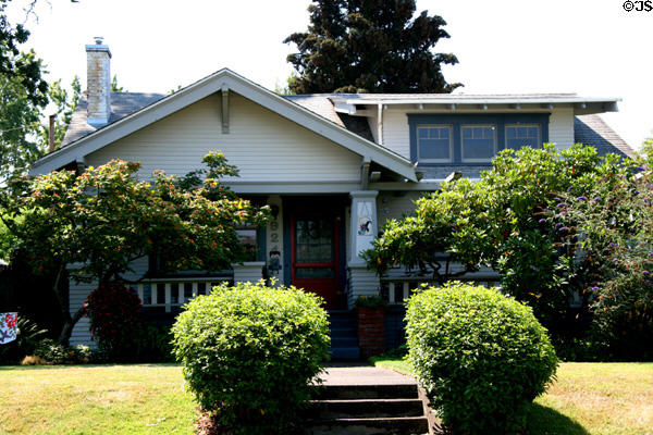 Bungalow style house (1910s) (924 5th Ave.). Albany, OR.