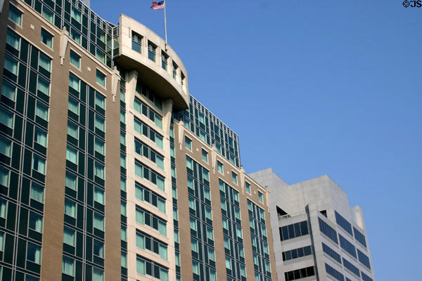 Hilton Harrisburg & Towers (1990) (15 floors). Harrisburg, PA. Architect: Perkins & Will.