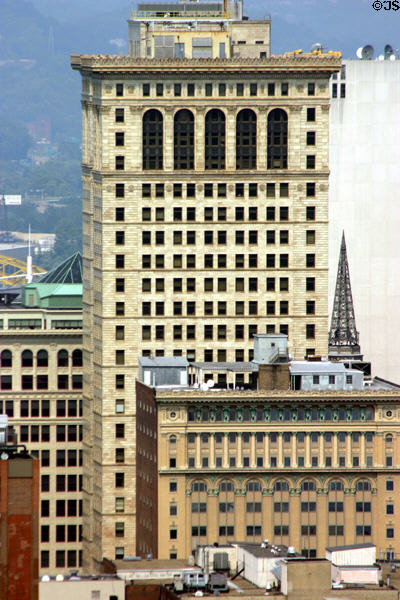 Oliver Building (1910) (535 Smithfield St.) (25 floors) behind Park Building (1896) (15 floors) by George B. Post. Pittsburgh, PA. Architect: D.H. Burnham & Company.