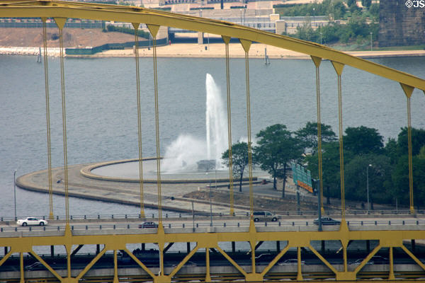 I-279 Bridge & fountain of Point State Park where Monongahela & Allegheny Rivers join to form Ohio River. Pittsburgh, PA.