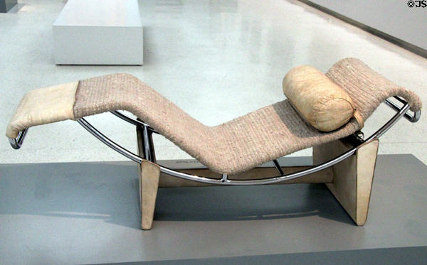 Chaie longue (1929) by Le Corbusier at Carnegie Museum of Art. Pittsburgh, PA.