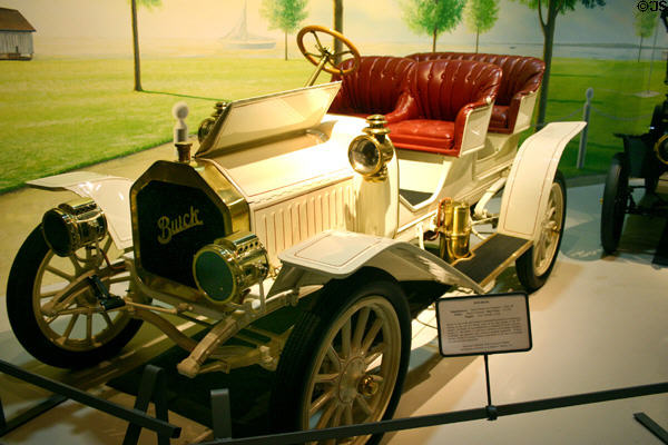 Buick Model 10 Surrey (1910) at AACA Museum. Hershey, PA.