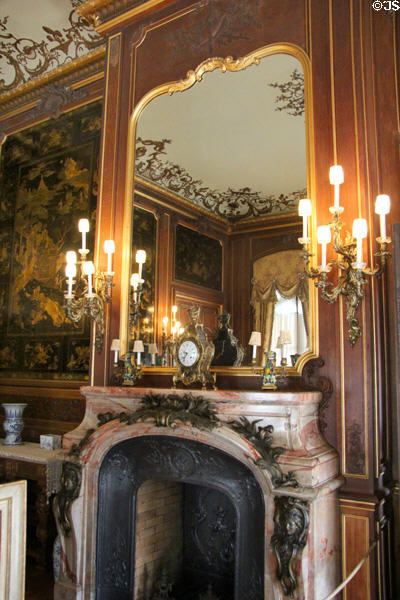 Peach marble fireplace in Chinoiserie Breakfast Room at The Elms. Newport, RI.