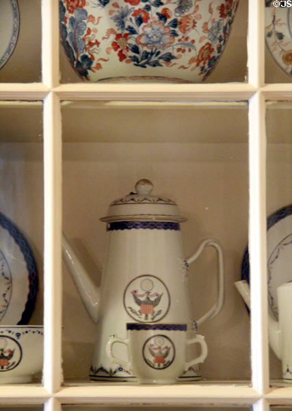 Chinese export porcelain coffeepot (c1795) with American eagle at RISD Museum. Providence, RI.