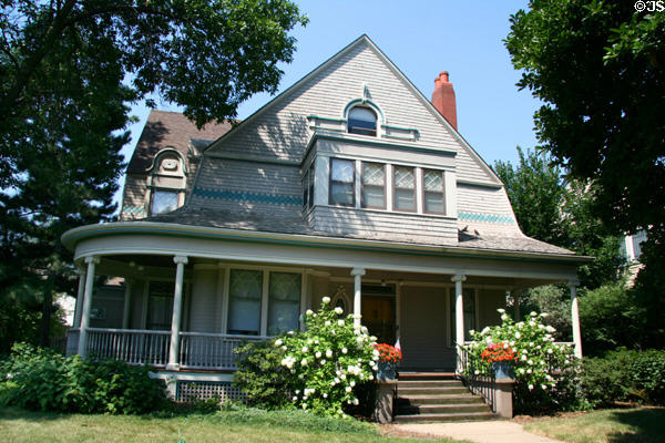 W.Z. Sharp House (1893) (127 N. Duluth Ave.) in Cathedral Historic District. Sioux Falls, SD. Style: Shingle.
