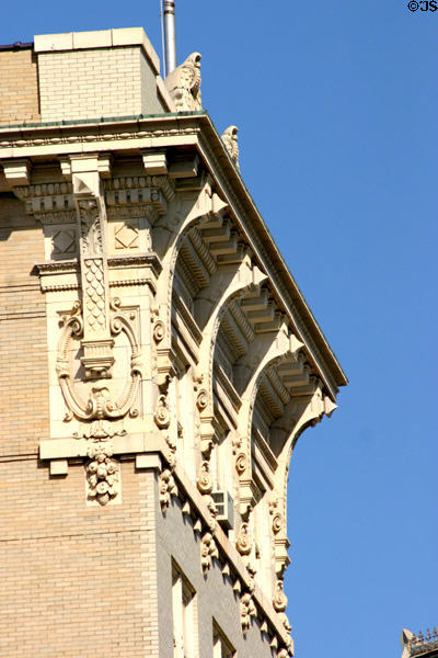 Gibbs building (1908) (521 East Houston). San Antonio, TX. Style: Italianate. Architect: Sanguinet & Staats.