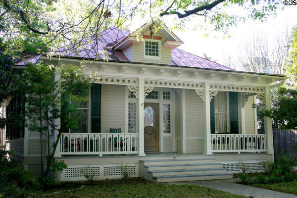 Josiah Pancoast cottage (1910) (410 King William) in King William district. San Antonio, TX. Style: Classical revival.