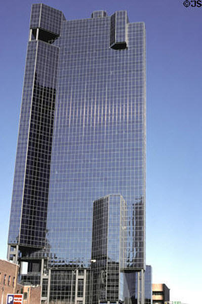 Chase Texas Tower (1982) (33 floors) (201 Main St.). Fort Worth, TX. Architect: Paul Rudolph.