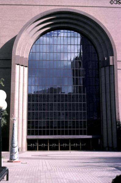Gus S. Wortham Theater Center (1987) (550 Prairie Ave.). Houston, TX. Architect: Morris Aubry Architects.