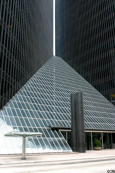 Pennzoil Place (1975) (36 floors) (711 Louisiana & 700 Milam Sts.). Houston, TX. Architect: Johnson/Burgee Architects + Wilson, Morris, Crain & Anderson + Eli Attia Architects.
