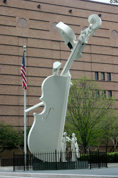 String musicians sculpture (1983) by David Addickes & Wortham Center for the Performing Arts. Houston, TX.