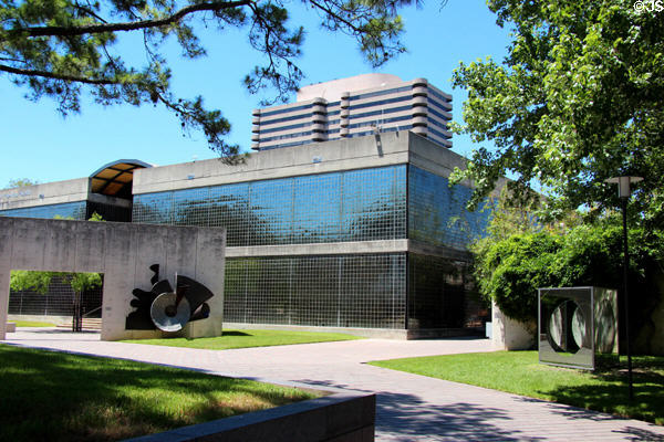 Glassell School of Art (1979) beyond Lillie & Hugh Roy Cullen Sculpture Garden run by Museum of Fine Arts & City of Houston. Houston, TX. Architect: S.I. Morris.
