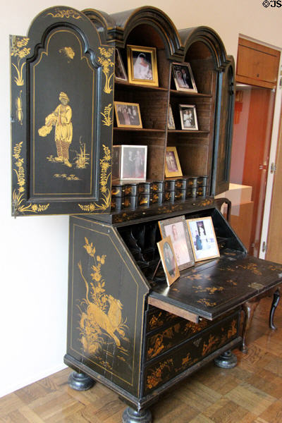 Chinese-style lacquered desk at Rienzi house museum. Houston, TX.