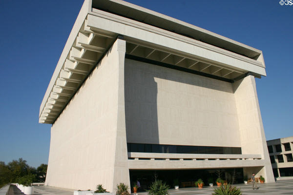 Lyndon B. Johnson Library & Museum (1971) (Univ. of Texas, 2313 Red River St.). Austin, TX. Architect: Skidmore, Owings & Merrill.