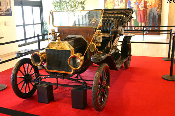 Model T Ford (1910) in Lyndon B. Johnson Museum. Austin, TX.