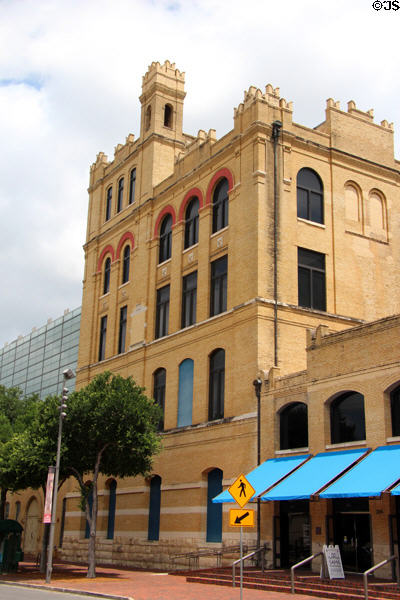 San Antonio Museum of Art in repurposed Lone Star Brewery building. San Antonio, TX.