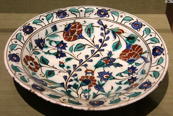 Earthenware dish with floral design (16-17th C) from Iznik, Turkey at San Antonio Museum of Art. San Antonio, TX.