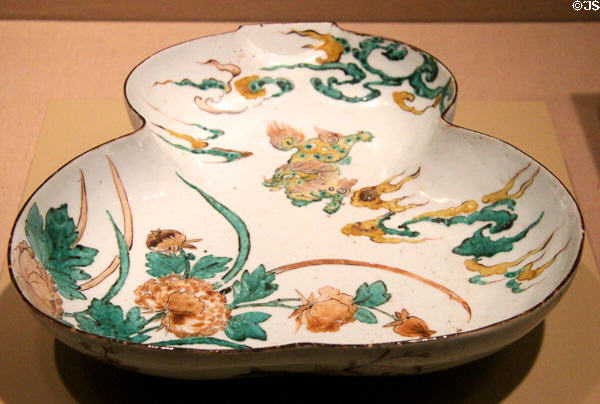 Edo period Japanese Hizen ware porcelain dish in form of double gourd (c1650) at San Antonio Museum of Art. San Antonio, TX.
