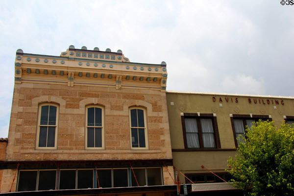 Italianate heritage commercial building & Davis Building (former Rawson's Drug Store) (1924). Kerrville, TX.