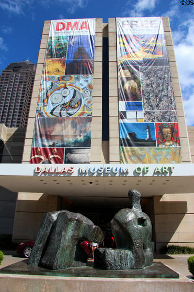Dallas Museum of Art with Henry Moore sculpture. Dallas, TX.