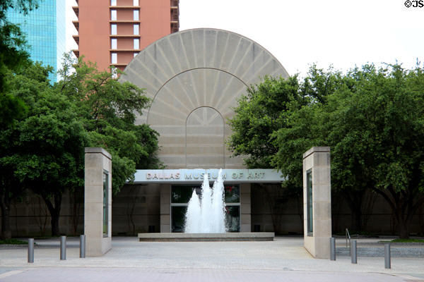 Dallas Museum of Art barrel vault entrance (N. Harwood St.). Dallas, TX.