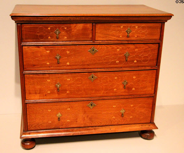 Chest of drawers (1710-30) made in Chester County, PA at Dallas Museum of Art. Dallas, TX.