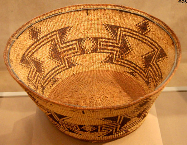 Squaw grass & black mountain sedge basket (early 20thC) by Shasta people of Calif. at Dallas Museum of Art. Dallas, TX.