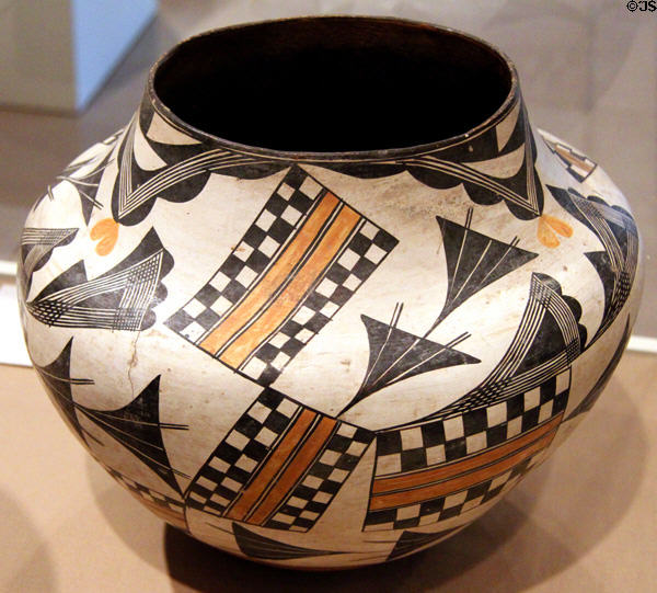 Ceramic abstract water jar (20thC) by Acoma people of NM at Dallas Museum of Art. Dallas, TX.