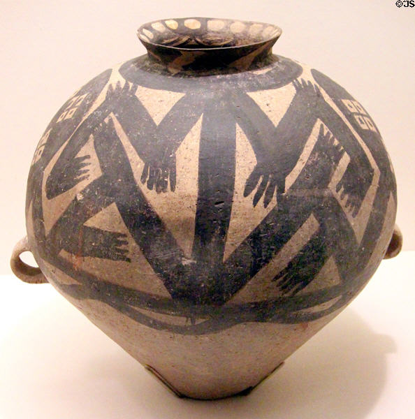 Neolithic Chinese pottery ritual urn with two handles (3000-2000 BCE) by Yangshao culture at Dallas Museum of Art. Dallas, TX.