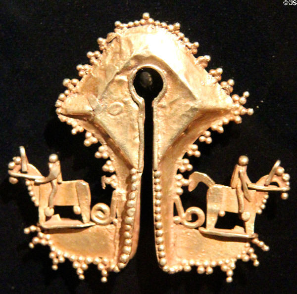 Man's gold symbolic pendant (late 19thC) from Lesser Sunda Islands, Indonesia at Dallas Museum of Art. Dallas, TX.