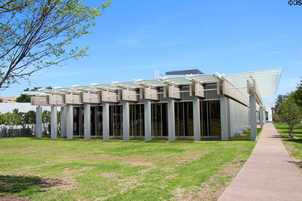 Piano Pavilion of Kimbell Art Museum (2013). Fort Worth, TX. Architect: Renzo Piano.