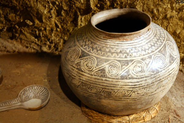 Tesegi Canyon, AZ, Pueblo ceramic pot (c1260-1284) at Utah Museum of Natural History. Salt Lake City, UT.