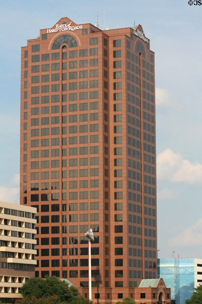 Dominion Tower (1987) (26 floors) (999 Waterside Dr.). Norfolk, VA. Architect: HKS Inc..