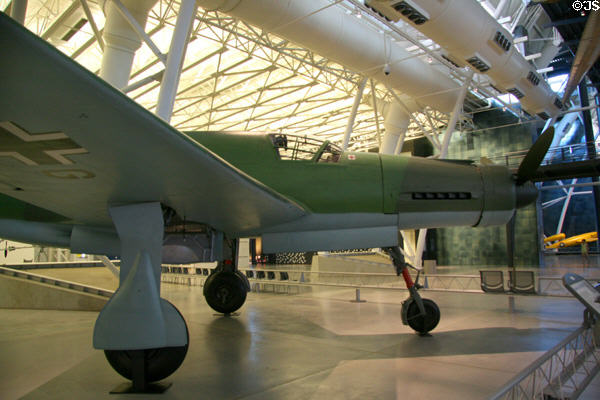 Dornier Do 335A-1 Pfeil (Arrow) (1944) from Germany at National Air & Space Museum. Chantilly, VA.