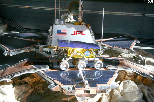 Mars Pathfinder Lander & Sojourner Rover prototypes (1996) at National Air & Space Museum. Chantilly, VA.