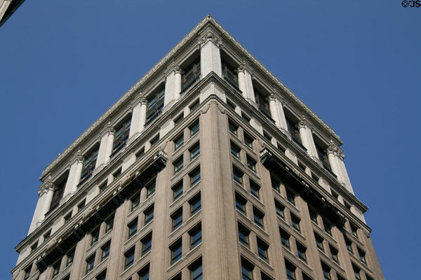 First National (now BB&T) Bank Building (1913) (19 floors) (825-27 E. Main St.). Richmond, VA. Style: Neoclassical Revival. Architect: Alfred Charles Bossom of Clinton & Russell. On National Register.