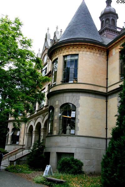 Denny Hall (1895) oldest building of University of Washington. Seattle, WA. Style: French Renaissance revival. Architect: Charles W. Saunders.