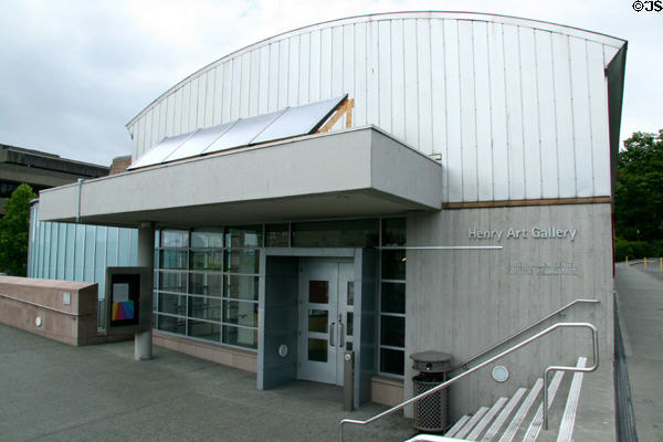 Modern entrance of Henry Art Gallery (1997) on University of Washington campus. Seattle, WA. Architect: Gwathmey Siegel & Assoc. Architects.