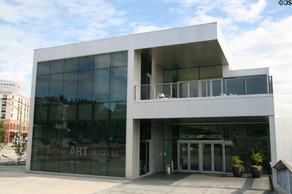 Tacoma Art Museum (2003) (1701 Pacific Ave.). Tacoma, WA. Architect: Antoine Predock.