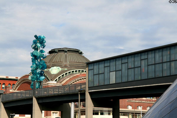 Bridge with Crystal Towers & Seaform Pavilion (2002) between Union Station & Museum of Glass. Tacoma, WA. Architect: Andersson-Wise Architects.