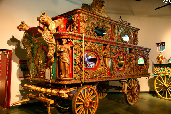 Twin Lions Telescoping Tableau English Circus Wagon (late 18thC) used by Sir Robert Fossett Circus of Northhampton, England at Circus World Museum. Baraboo, WI.