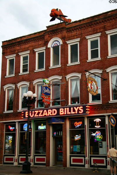Heritage building with Buzzard Billys (222 Pearl St.). La Crosse, WI.