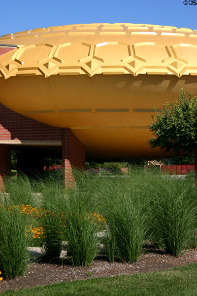 SC Johnson Golden Rondelle was SC Johnson Pavilion at New York World's Fair (1964-5). Racine, WI. Architect: Lippincott & Margulies.
