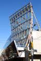 Freeform Frank Gehry screen atop Art Gallery of Ontario. Toronto, ON.