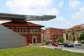 Cantilevered steel & aluminum 'roof cloud' of Akron Art Museum against E. Market at High St. streetscape. Akron, OH.