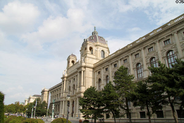 Kunsthistorisches Museum (1872-91). Vienna, Austria. Style: Italian Renaissance. Architect: Karl von Hasenauer & Gottfried Semper.