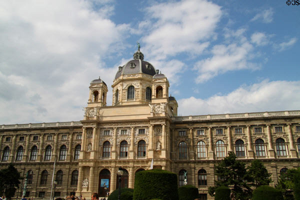 Wiener Naturhistorische Museum (Museum of Natural History Vienna) (1872-91). Vienna, Austria. Style: Italian Renaissance. Architect: Karl von Hasenauer & Gottfried Semper.